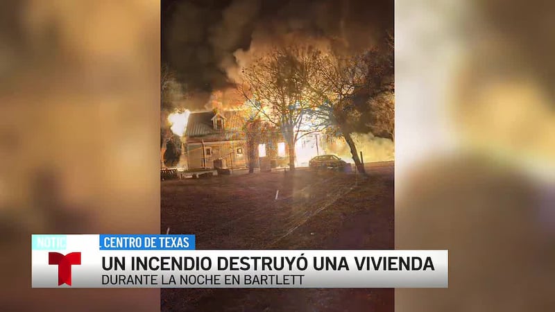 Un incendio destruye un hogar en Barlett, Texas