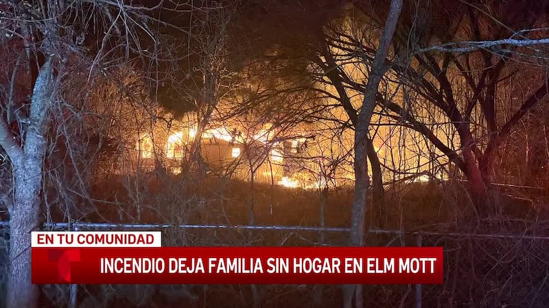 Dos personas terminan desplazadas después que un incendio destruyera su hogar móvil en Elm...