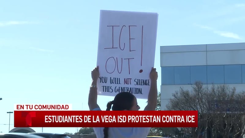 Estudiantes protestan contra las políticas migratorias de ICE en Waco