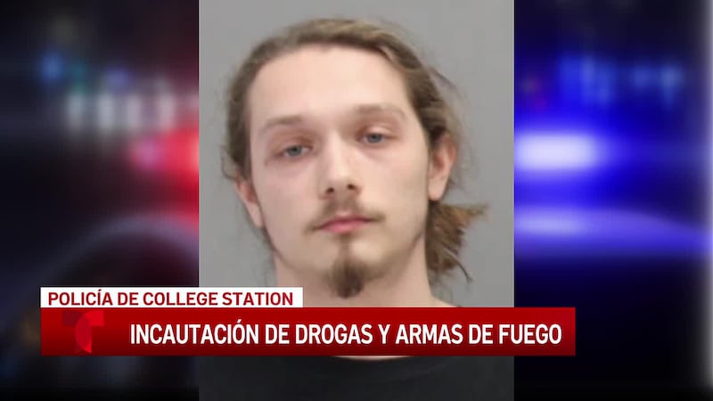 La policía de College Station encuentra drogas y armas de fuego mientras presentaban una orden...