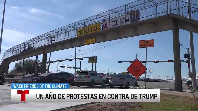 Grupo de base de Waco marca un año de protestas contra Donald Trump