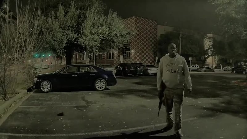 Imágenes de las cámaras corporales de la policía del tiroteo masivo en la calle 6ª de Austin,...