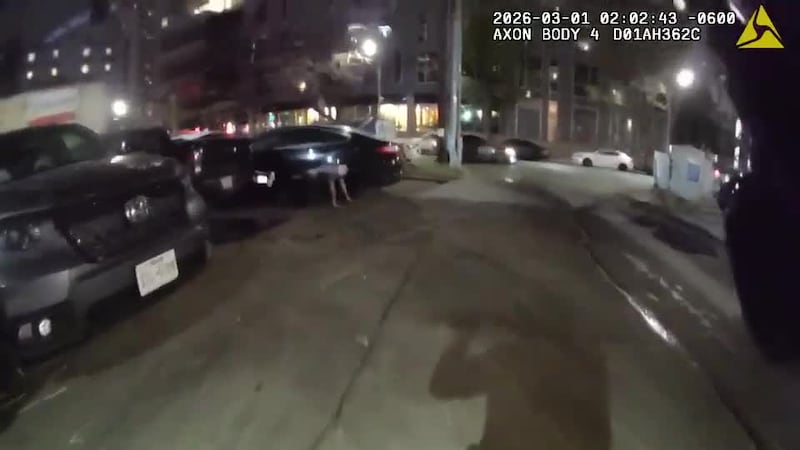 Imágenes de las cámaras corporales de la policía del tiroteo masivo en la calle 6ª de Austin,...