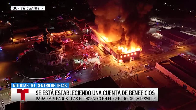 La comunidad de Gatesville se une para apoyar a los bomberos y aquellos afectados después de...