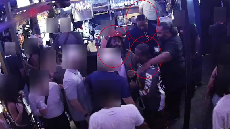 Detectives de la policía de Austin buscan a tres sospechosos por una agresión agravada en...