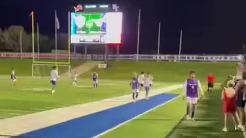 El equipo de fútbol masculino de La Vega clasifica para el campeonato estatal