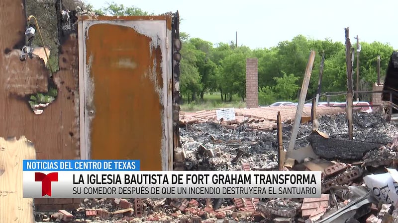 La iglesia bautista Fort Graham celebra su servicio de Pascua días después de que un incendio...