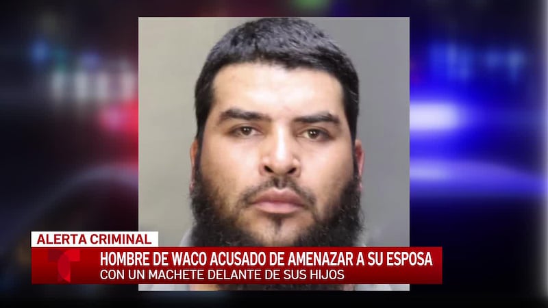 Un hombre de Waco es acusado de amenazar a su esposa con un machete frente a sus hijos