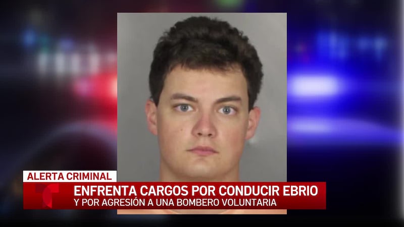 Conductor ebrio le da un golpe a un bombero voluntario que intentaba rescatarlo de una zanja,...