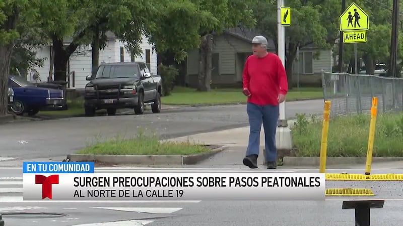 Un residente de Waco plantea sus preocupaciones sobre la seguridad en los pasos de peatones,...