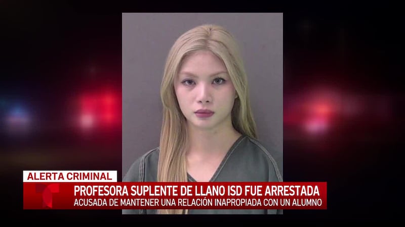 Una profesora sustituta en la región de Texas Hill Country es acusada de mantener una relación...