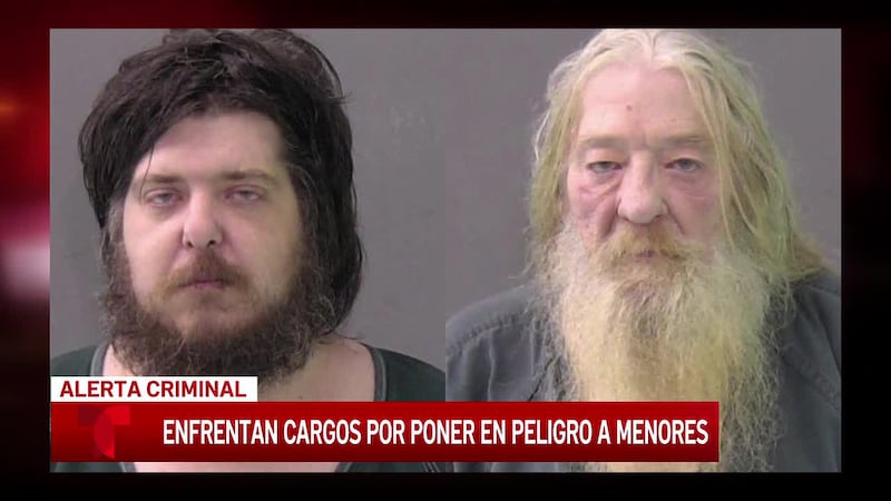 Dos hombres fueron detenidos por cargos de poner en peligro a un menor después de una...