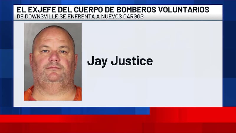 El ex jefe del Departamento de Bomberos Voluntarios de Downsville, quien actualmente está en...