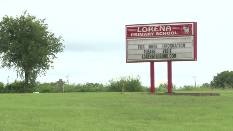 Los padres de una alumna de Lorena ISD, que sufrió una agresión sexual por parte de un...