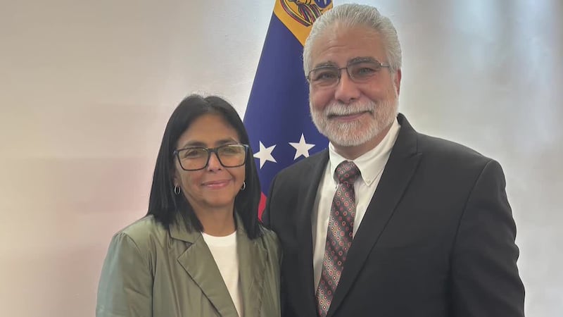 Pareja de Gatesville y un pastor de Waco se reunieron en privado con la presidenta interina de...
