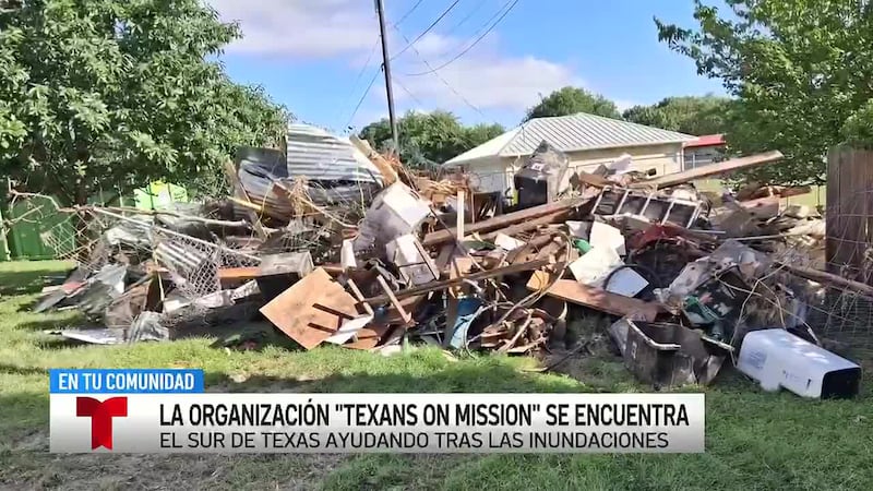 Voluntarios del centro de Texas lideran masivo esfuerzo de recuperación tras históricas...