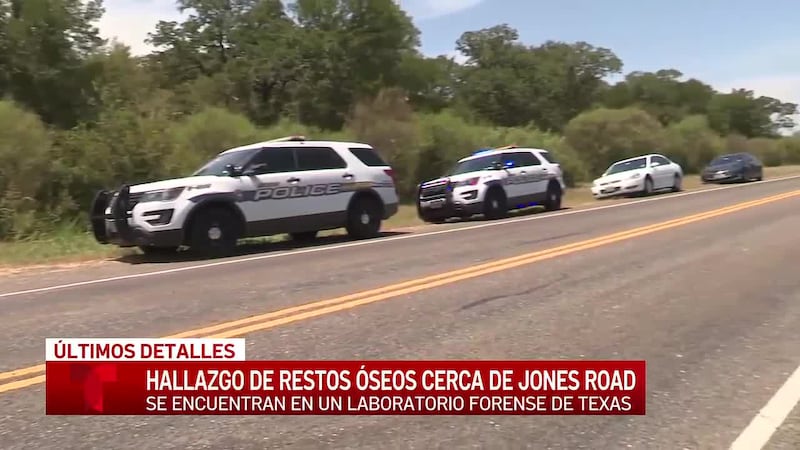 Los restos óseos hallados en Bryan son transportados a un centro forense para una evaluación