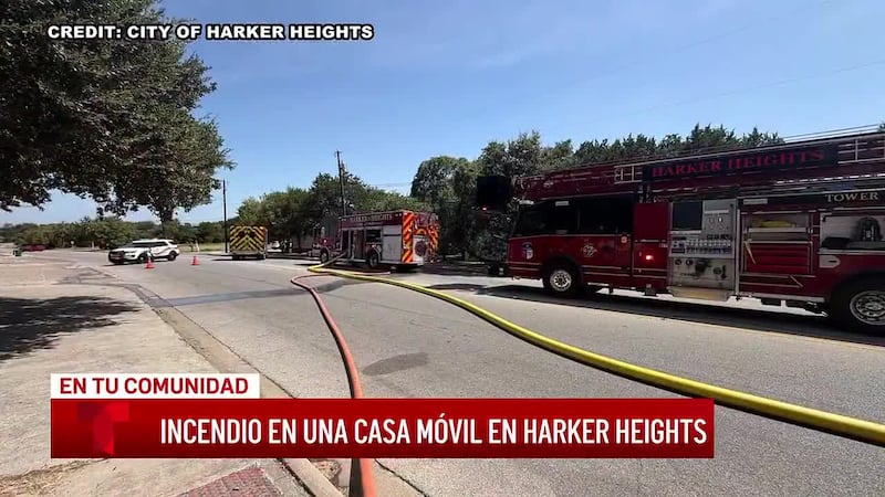 Una persona es desplazada después de que un incendio de un vehículo se propagara a una...