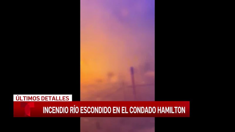 Evacuaciones obligatorias permanecen en efecto mientras equipos continúan batallando contra el...
