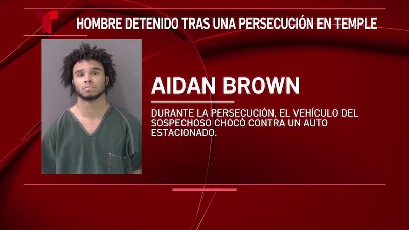 Un hombre es arrestado después de protagonizar una persecución policial, chocar con un carro e...