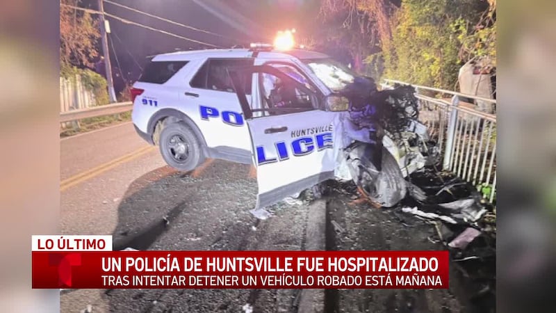 Un agente de policía de Hunstville fue embestido de frente por un sospechoso que huía en un...