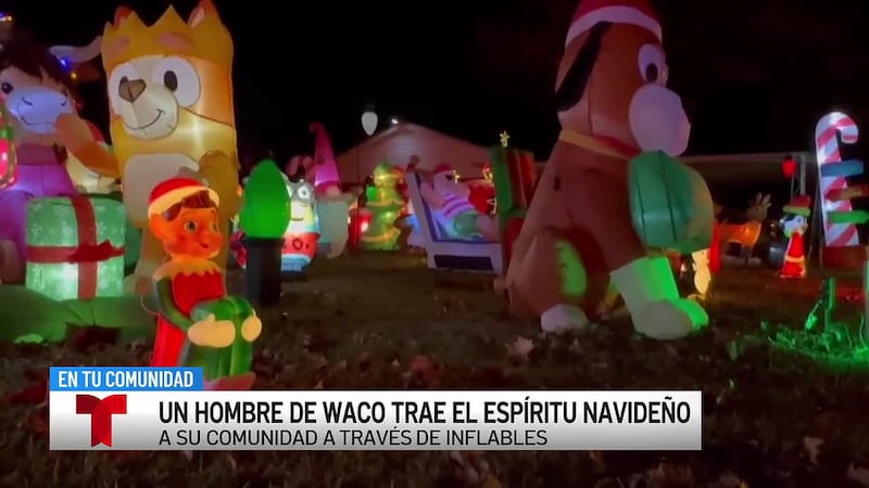 Un hombre de Waco decora su patio delantero para Navidad con cerca de 100 inflables